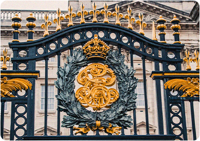London: Royalty is in the air! From Palaces to Pints
